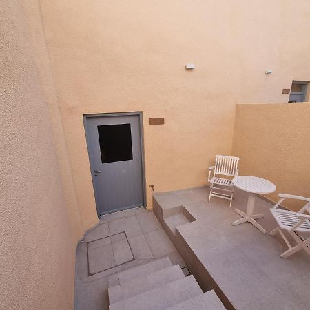 M Residence Santorini Johnnie Cave Тира Экстерьер фото