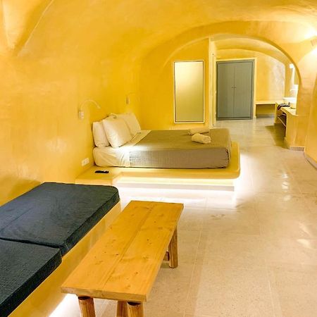 M Residence Santorini Johnnie Cave Тира Экстерьер фото