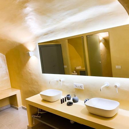 M Residence Santorini Johnnie Cave Тира Экстерьер фото