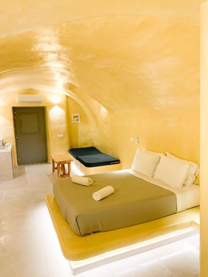 M Residence Santorini Johnnie Cave Тира Экстерьер фото