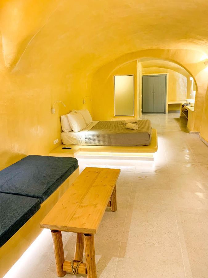 M Residence Santorini Johnnie Cave Тира Экстерьер фото