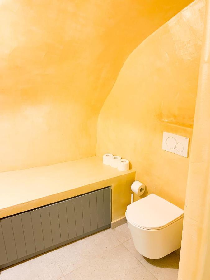 M Residence Santorini Johnnie Cave Тира Экстерьер фото
