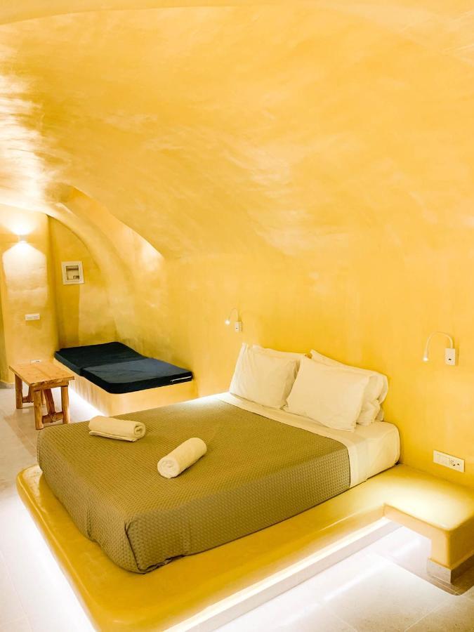 M Residence Santorini Johnnie Cave Тира Экстерьер фото